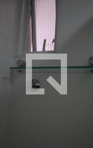 Apartamento para alugar com 90m², 2 quartos e 2 vagasDetalhe do banheiro