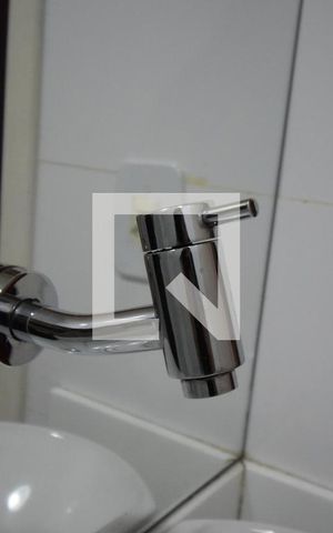 Apartamento para alugar com 90m², 2 quartos e 2 vagasDetalhe do banheiro