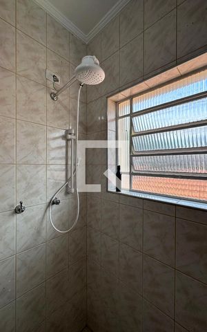 Casa para alugar com 380m², 3 quartos e 2 vagasBanheiro Social