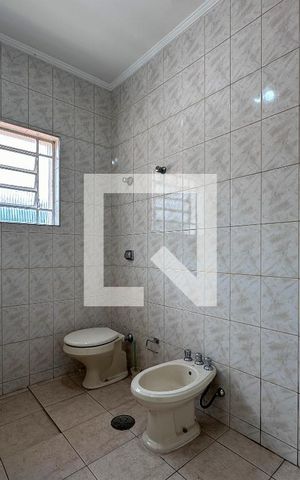 Casa para alugar com 380m², 3 quartos e 2 vagasBanheiro Social
