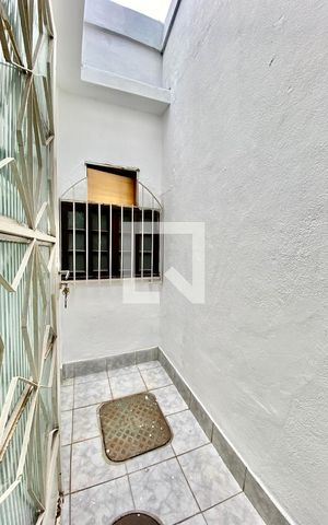 Casa à venda com 62m², 2 quartos e 1 vagaÁrea de Serviço