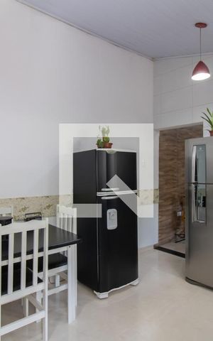 Casa à venda com 125m², 2 quartos e 2 vagas Casa à venda com 125m², 2 quartos e 2 vagasCozinha