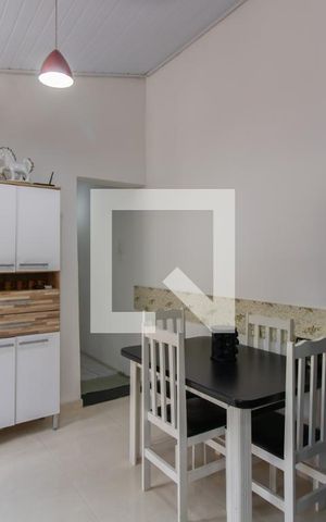 Casa à venda com 125m², 2 quartos e 2 vagas Casa à venda com 125m², 2 quartos e 2 vagasCozinha