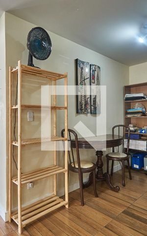 Casa à venda com 270m², 5 quartos e sem vaga Casa à venda com 270m², 5 quartos e sem vagaEscritorio
