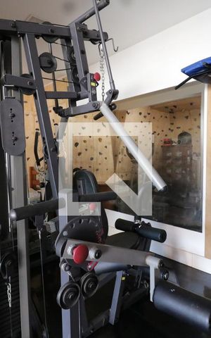 Casa à venda com 680m², 5 quartos e 5 vagasAcademia