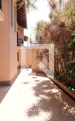 Casa à venda com 680m², 5 quartos e 5 vagasEntrada