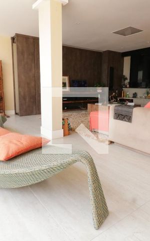 Casa à venda com 680m², 5 quartos e 5 vagasSala