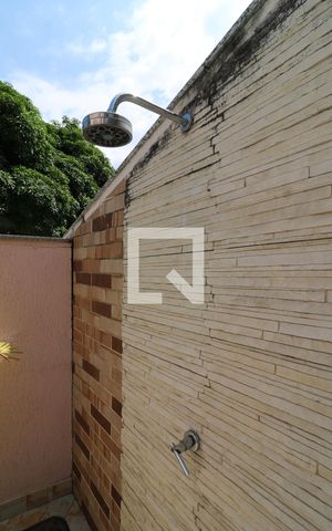 Casa à venda com 680m², 5 quartos e 5 vagasChuveiro da Piscina