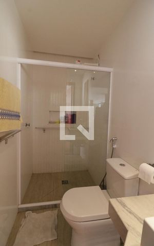 Casa à venda com 680m², 5 quartos e 5 vagasBanheiro da Suíte de hospedes