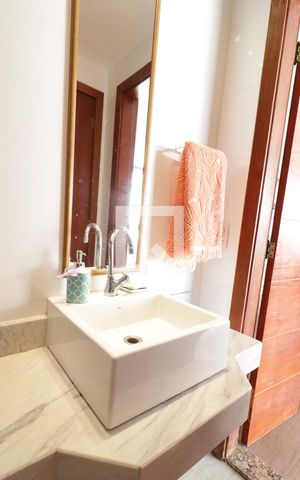 Casa à venda com 680m², 5 quartos e 5 vagasBanheiro da Suíte de hospedes