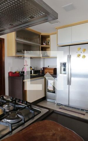 Casa à venda com 680m², 5 quartos e 5 vagasCozinha