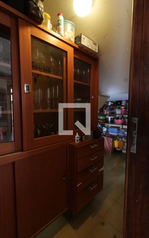 Casa à venda com 680m², 5 quartos e 5 vagasDispensa - Cozinha