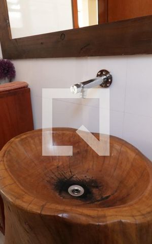 Casa à venda com 680m², 5 quartos e 5 vagasLavabo