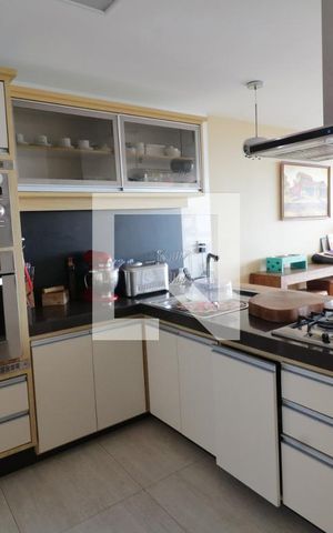 Casa à venda com 680m², 5 quartos e 5 vagasCozinha