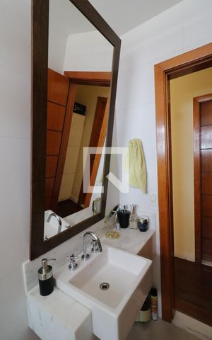 Casa à venda com 680m², 5 quartos e 5 vagasBanheiro Social