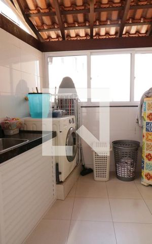 Casa à venda com 680m², 5 quartos e 5 vagasLavanderia
