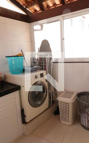 Casa à venda com 680m², 5 quartos e 5 vagasLavanderia