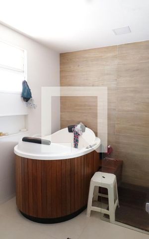 Casa à venda com 680m², 5 quartos e 5 vagasBanheiro da Suíte 2