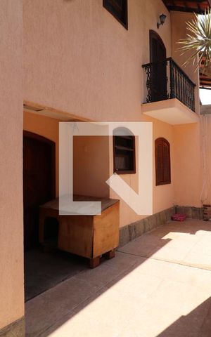 Casa à venda com 680m², 5 quartos e 5 vagasEntrada