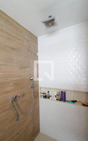 Casa à venda com 680m², 5 quartos e 5 vagasBanheiro da Suíte 2