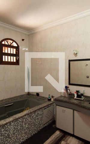 Casa à venda com 240m², 4 quartos e 3 vagas Casa à venda com 240m², 4 quartos e 3 vagasBanheiro da Suíte