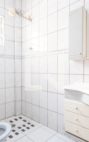 Casa à venda com 132m², 3 quartos e 2 vagas Casa à venda com 132m², 3 quartos e 2 vagasBanheiro 1