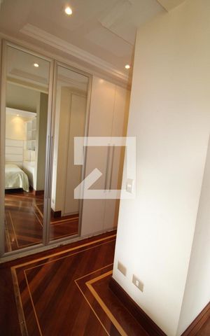 Casa para alugar com 800m², 5 quartos e 8 vagasCloset da suíte 2