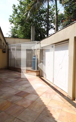 Casa para alugar com 800m², 5 quartos e 8 vagasGaragem