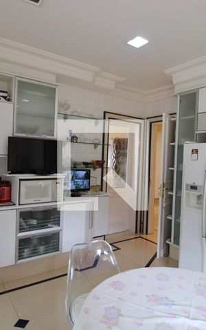 Casa para alugar com 800m², 5 quartos e 8 vagasCozinha