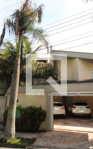 Casa para alugar com 800m², 5 quartos e 8 vagasFachada