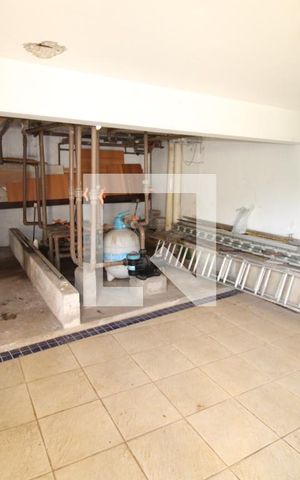 Casa para alugar com 800m², 5 quartos e 8 vagasMaquinas