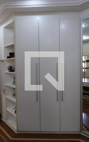 Casa para alugar com 800m², 5 quartos e 8 vagasCloset da suíte 1