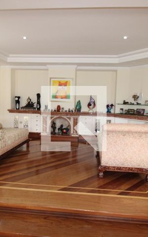 Casa para alugar com 800m², 5 quartos e 8 vagasSala
