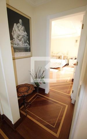 Casa para alugar com 800m², 5 quartos e 8 vagasHall