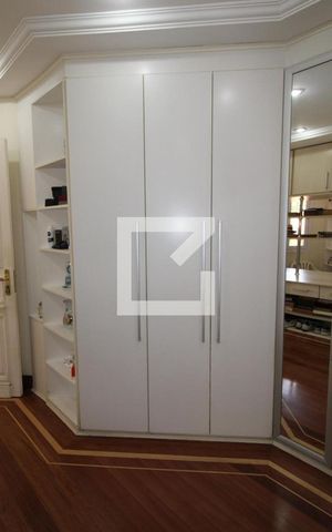 Casa para alugar com 800m², 5 quartos e 8 vagasCloset da suíte 1