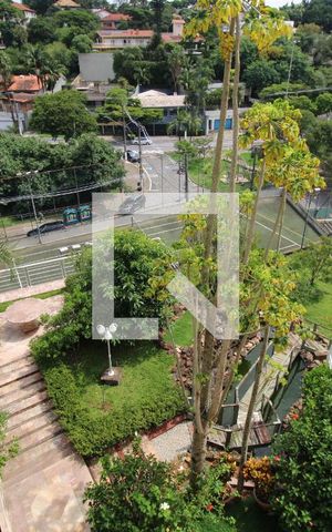 Casa para alugar com 800m², 5 quartos e 8 vagasÁrea externa