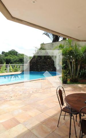 Casa para alugar com 800m², 5 quartos e 8 vagasPiscina