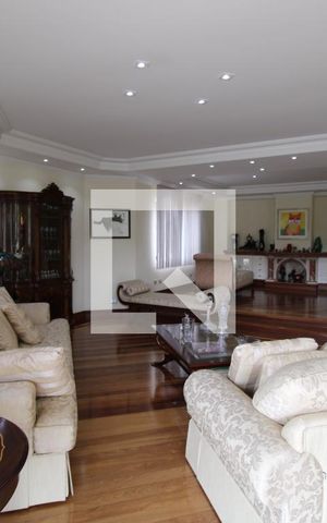 Casa para alugar com 800m², 5 quartos e 8 vagasSala