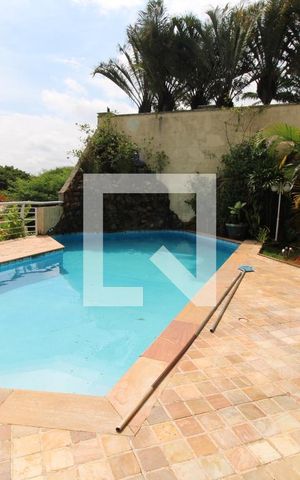 Casa para alugar com 800m², 5 quartos e 8 vagasPiscina