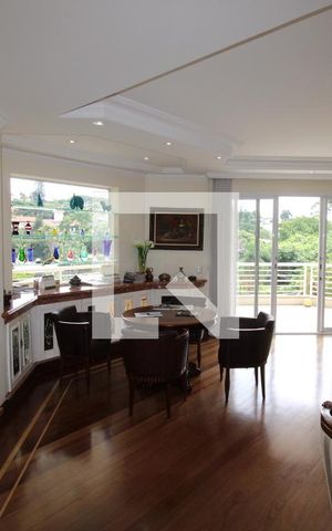 Casa para alugar com 800m², 5 quartos e 8 vagasSala