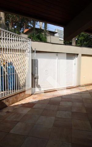 Casa para alugar com 800m², 5 quartos e 8 vagasGaragem