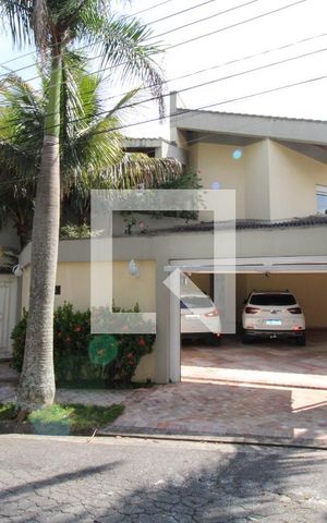 Casa para alugar com 800m², 5 quartos e 8 vagasFachada
