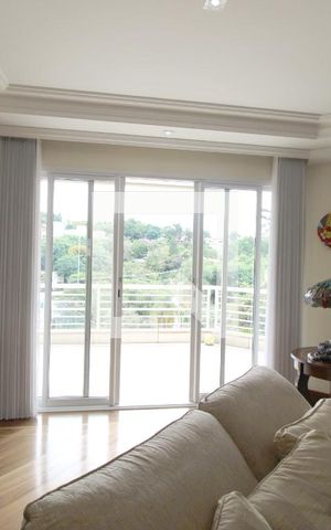 Casa para alugar com 800m², 5 quartos e 8 vagasSala