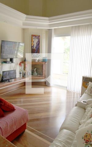 Casa para alugar com 800m², 5 quartos e 8 vagasSala de TV