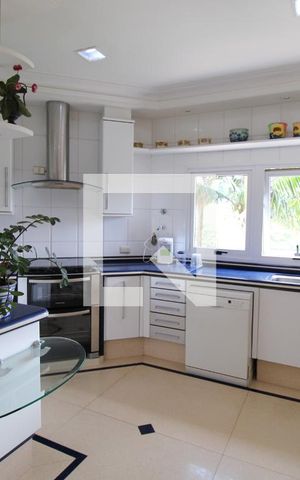 Casa para alugar com 800m², 5 quartos e 8 vagasCozinha