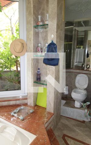 Casa para alugar com 800m², 5 quartos e 8 vagasBanheiro da Suíte 1