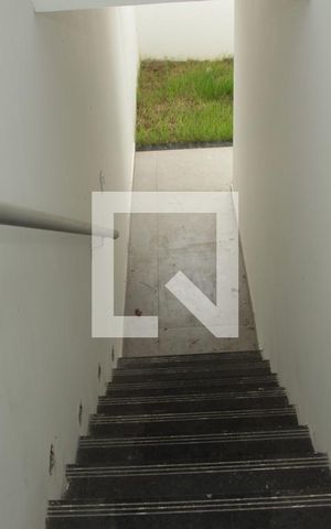 Casa à venda com 180m², 3 quartos e 2 vagasEscada