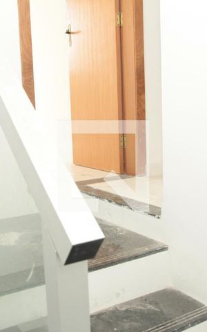 Casa à venda com 180m², 3 quartos e 2 vagasEscada