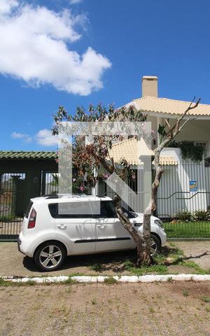 Casa à venda com 416m², 4 quartos e 8 vagasFachada