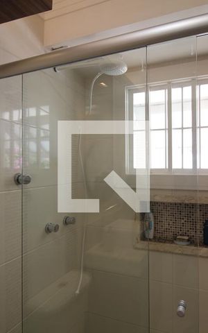 Casa à venda com 416m², 4 quartos e 8 vagasBanheiro 1